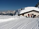 Salita al Ferrantino (2335 m) e al Ferrante (2427 m) e discesa al Rif. Albani (1939 m) in un mare di neve il 28 febb 09  - FOTOGALLERY